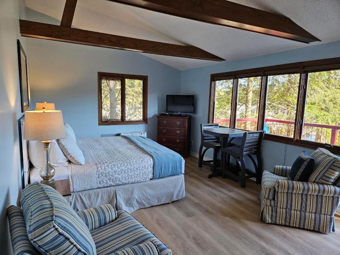 Boundary Waters Resort & Marina Хаяуасий Екстериор снимка