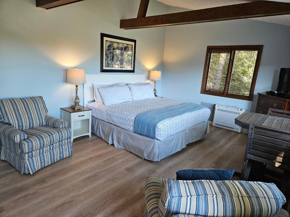 Boundary Waters Resort & Marina Хаяуасий Екстериор снимка