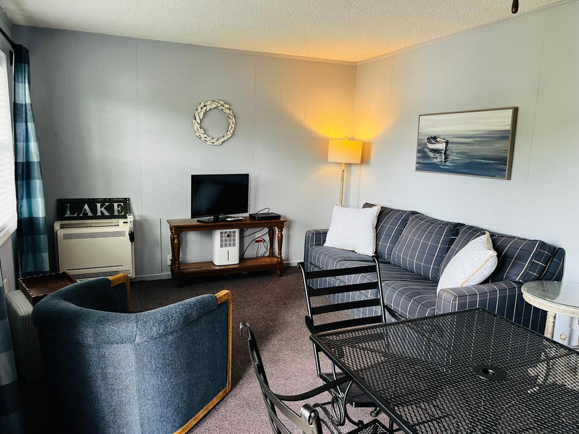 Boundary Waters Resort & Marina Хаяуасий Екстериор снимка